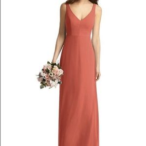 Sleeveless V-back Long Trumpet Gown